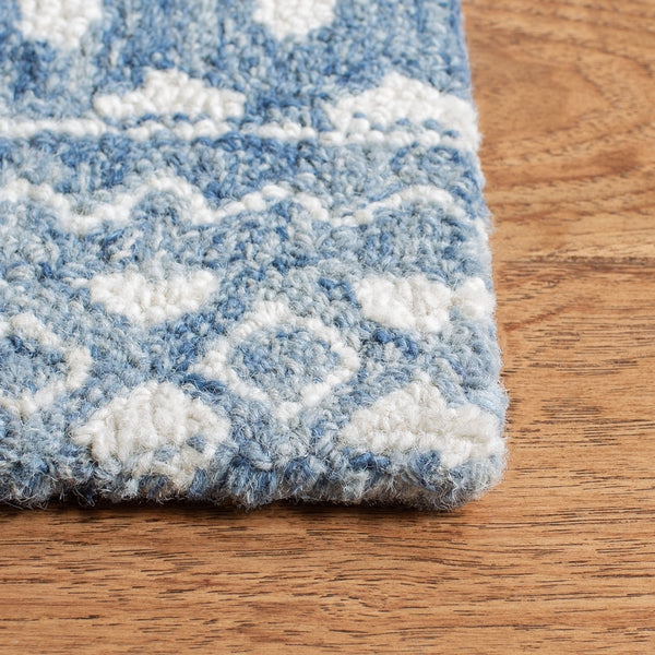 Safavieh Micro MLP502 Hand Tufted Rug