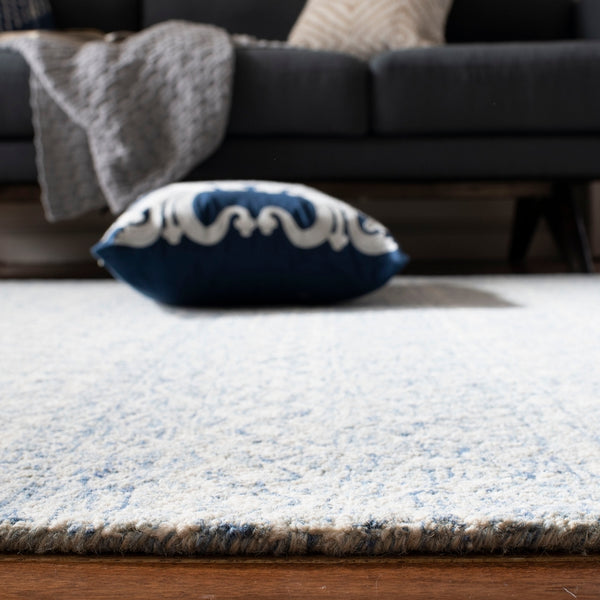 Safavieh Micro MLP502 Hand Tufted Rug