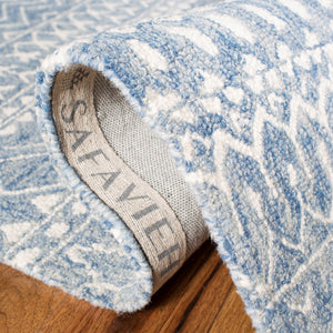 Safavieh Micro MLP502 Hand Tufted Rug