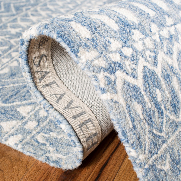 Safavieh Micro MLP502 Hand Tufted Rug