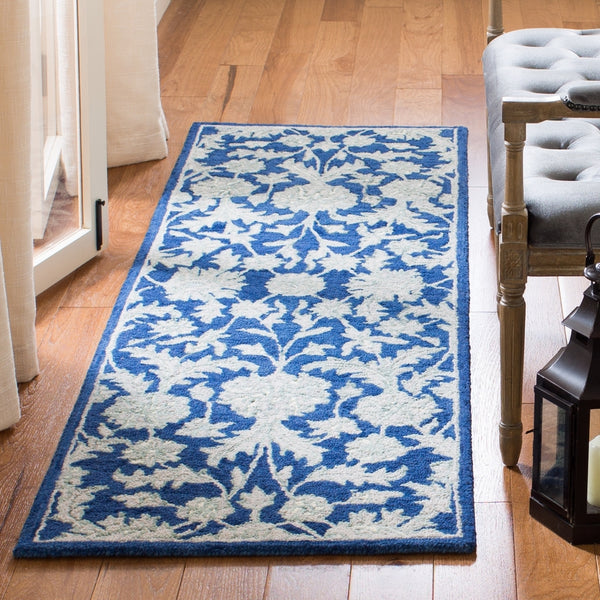 Safavieh Micro MLP506 Hand Tufted Rug