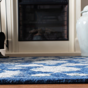 Safavieh Micro MLP506 Hand Tufted Rug