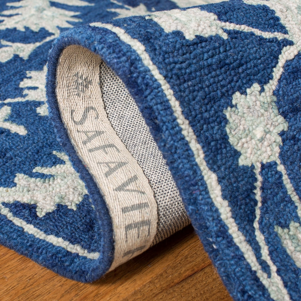 Safavieh Micro MLP506 Hand Tufted Rug