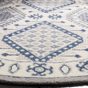 Safavieh Micro Loop MLP511 Hand Tufted Rug