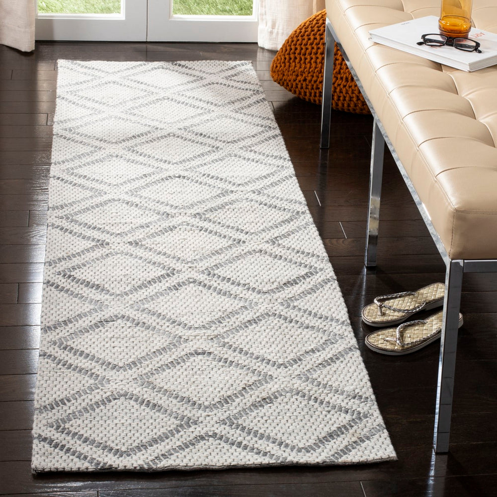 Safavieh Micro Loop MLP514 Hand Tufted Rug
