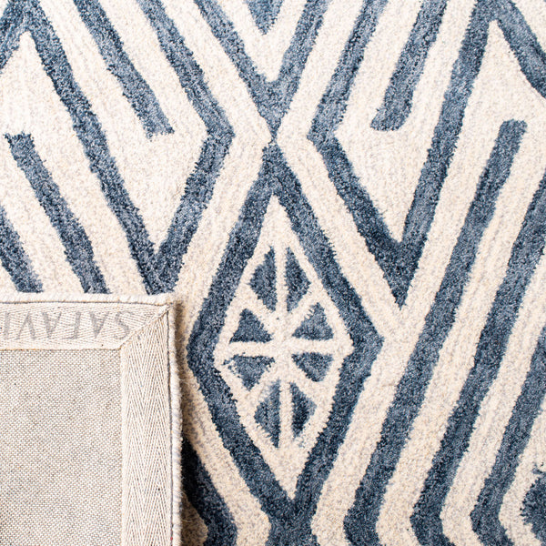 Safavieh Micro-Loop 611 Hand Tufted 80% Wool and 20% Cotton Contemporary Rug MLP611M-24