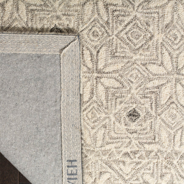 Safavieh Micro Loop MLP802 Tufted Rug