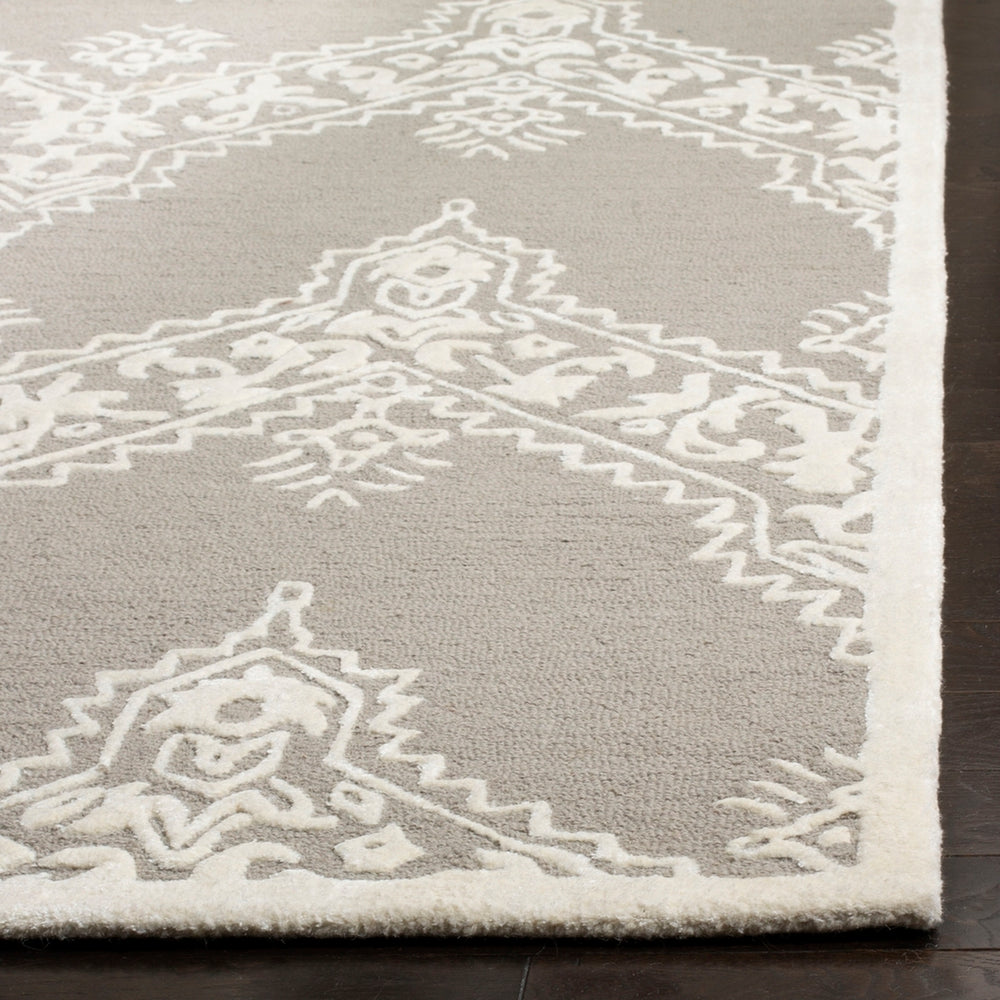 Safavieh Manchester 523 Hand Tufted Wool and Viscose Rug MNH523A-3