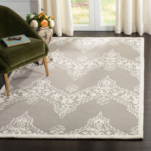 Safavieh Manchester 523 Hand Tufted Wool and Viscose Rug MNH523A-3