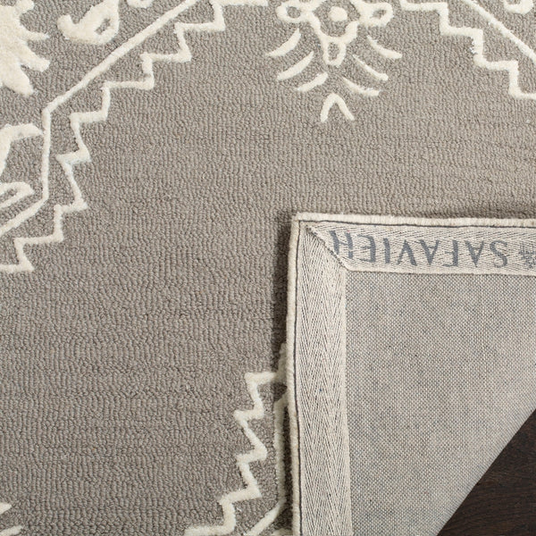 Safavieh Manchester 523 Hand Tufted Wool and Viscose Rug MNH523A-3