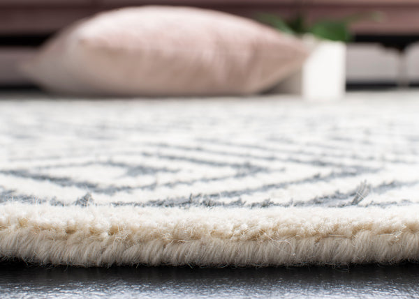 Safavieh Mosaic MOS158 Hand Knotted Rug