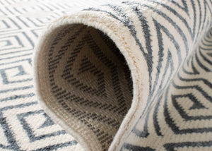 Safavieh Mosaic MOS158 Hand Knotted Rug