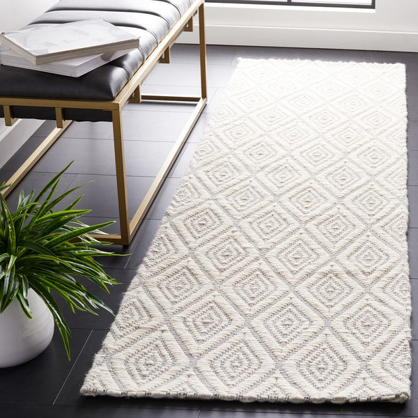 Safavieh Marbella 308  Hand Woven 100% Wool Pile Rug MRB308L-9