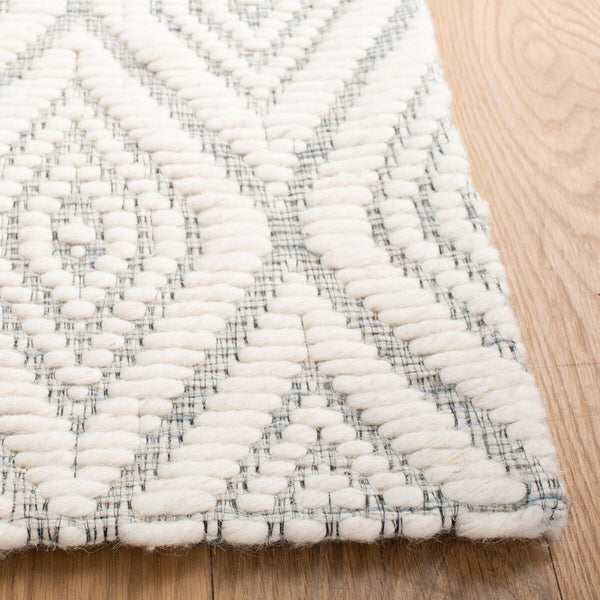 Safavieh Marbella 308  Hand Woven 100% Wool Pile Rug MRB308L-9