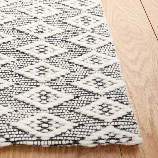 Safavieh Marbella 310 Hand Woven 100% Wool Pile Rug Ivory / Black MRB310A-4