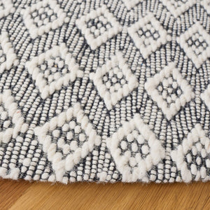 Safavieh Marbella 310 Hand Woven 100% Wool Pile Rug Ivory / Black MRB310A-4