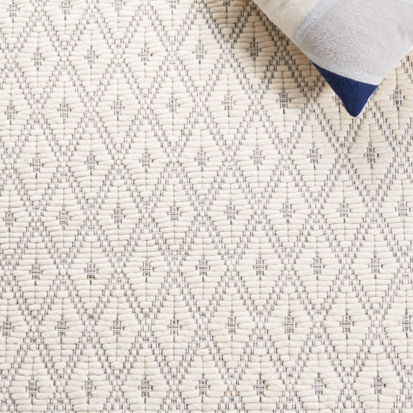 Safavieh Marbella 752 Hand Woven 80% Wool and 20% Cotton Rug MRB752A-8