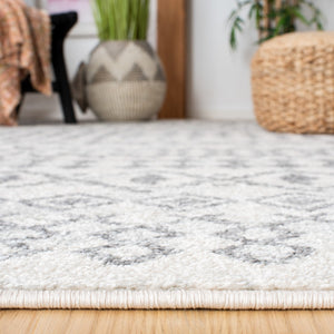 Mercer 400 Mercer 420 Bohemian Power Loomed Polypropylene Pile Rug Ivory / Grey