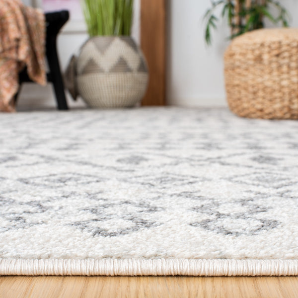 Mercer 400 Mercer 420 Bohemian Power Loomed Polypropylene Pile Rug Ivory / Grey
