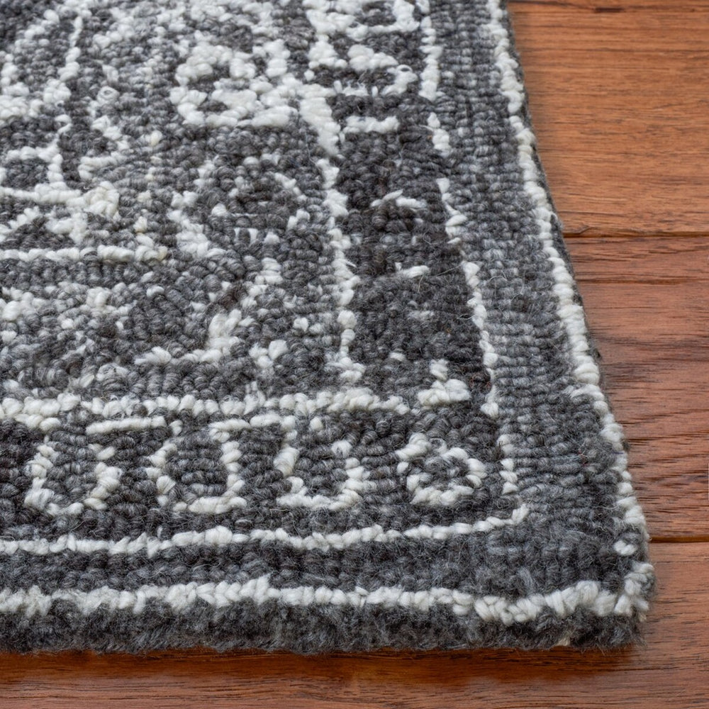 Safavieh Marquee 117 Hand Tufted 90% Recycled Polyester and 10% Wool Transitional Rug MRQ117Z-8