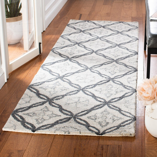 Safavieh Marquee 118 Hand Tufted 90% Recycled Polyester and 10% Wool Transitional Rug MRQ118A-8