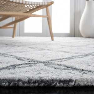 Safavieh Marquee 118 Hand Tufted 90% Recycled Polyester and 10% Wool Transitional Rug MRQ118A-8