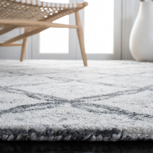 Safavieh Marquee 118 Hand Tufted 90% Recycled Polyester and 10% Wool Transitional Rug MRQ118A-8