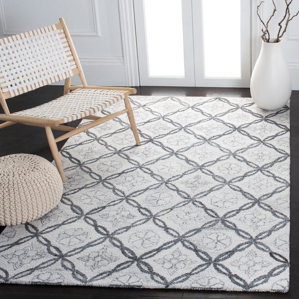 Safavieh Marquee 118 Hand Tufted 90% Recycled Polyester and 10% Wool Transitional Rug MRQ118A-8