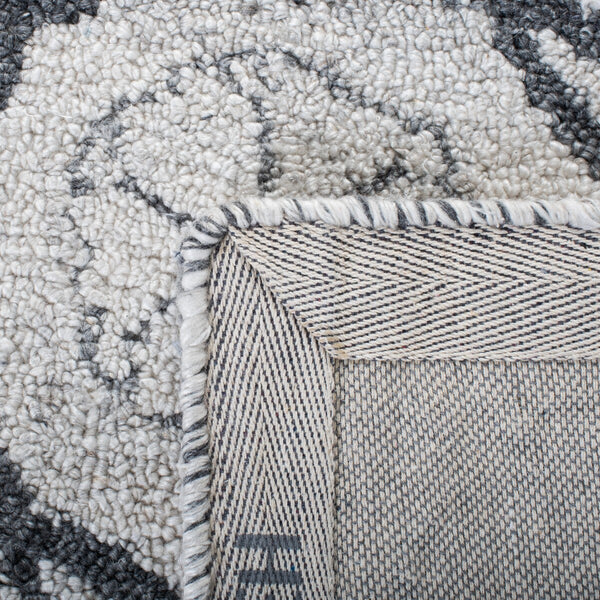 Safavieh Marquee 118 Hand Tufted 90% Recycled Polyester and 10% Wool Transitional Rug MRQ118A-8