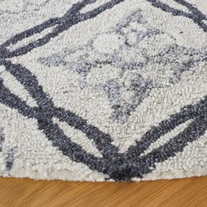 Safavieh Marquee 118 Hand Tufted 90% Recycled Polyester and 10% Wool Transitional Rug MRQ118A-8