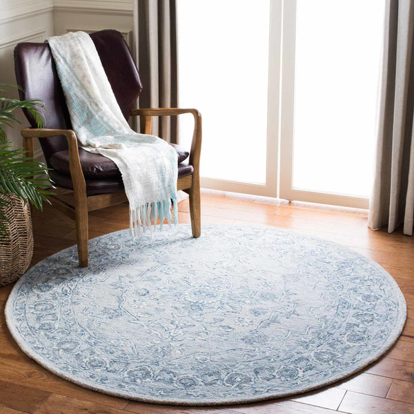 Martha Stewart 3370 Traditional Hand Woven Wool Rug Light Blue / Ivory