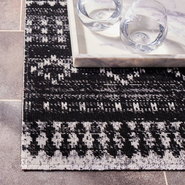 Montage 200 Montage  Power Loomed 100% Polypropylene Rug Grey / Black