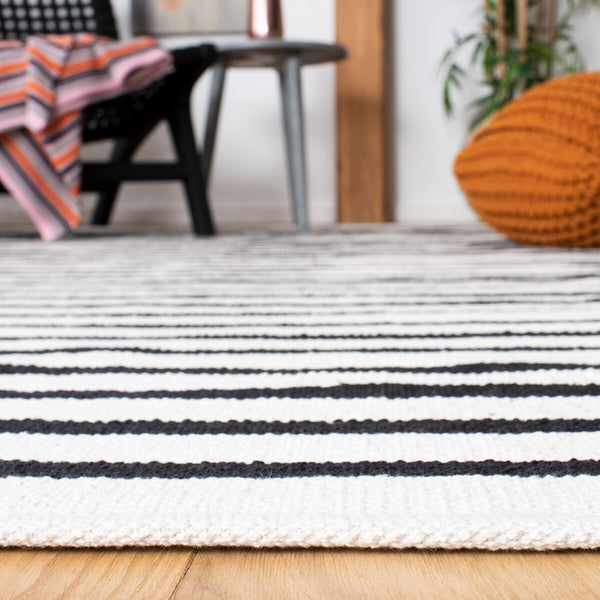 Safavieh Montauk 313 Hand Woven 100% Cotton Rug Ivory / Black 100% Cotton MTK313A-9