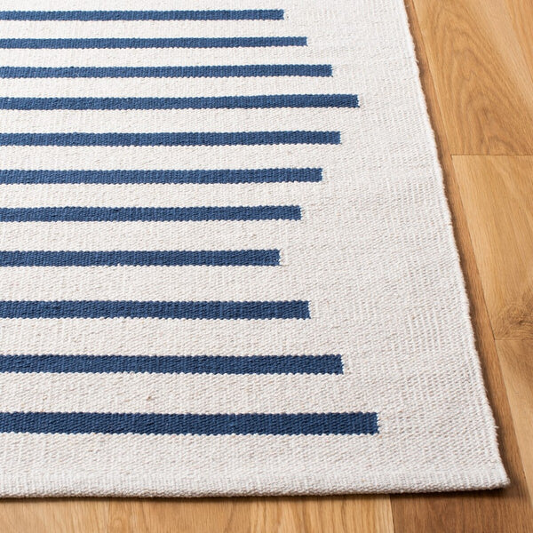 Safavieh Montauk 313 Hand Woven 100% Cotton Rug Ivory / Navy 100% Cotton MTK313M-9