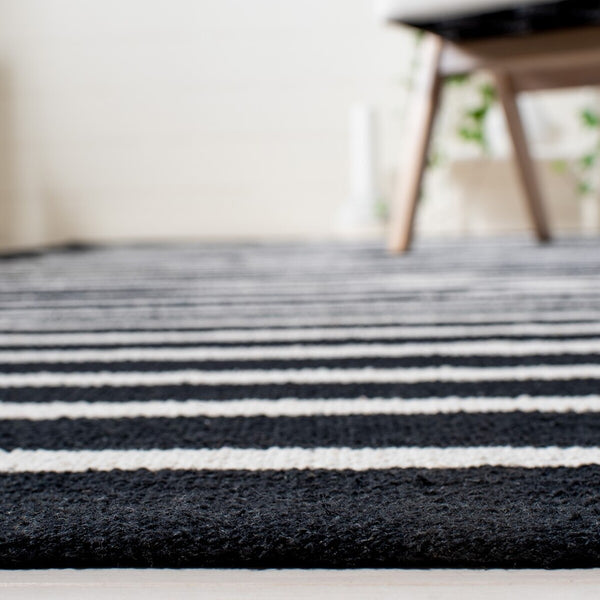 Safavieh Montauk 313 Hand Woven 100% Cotton Rug Black / Ivory 100% Cotton MTK313Z-9