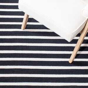 Safavieh Montauk 313 Hand Woven 100% Cotton Rug Black / Ivory 100% Cotton MTK313Z-9