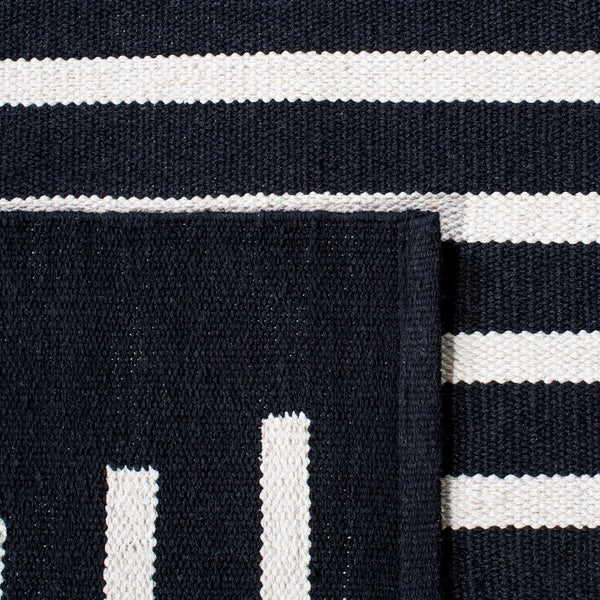 Safavieh Montauk 313 Hand Woven 100% Cotton Rug Black / Ivory 100% Cotton MTK313Z-9