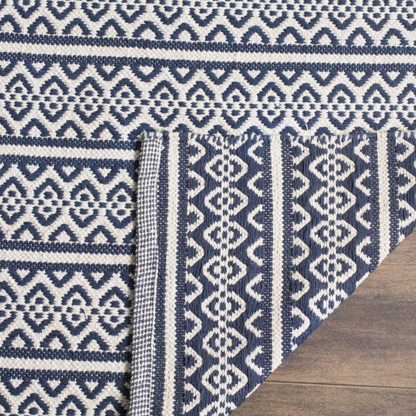 Safavieh Montauk 341 Hand Woven Cotton Rug MTK341B-4