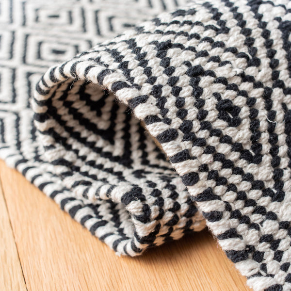 Safavieh Montauk 515 Hand Woven Cotton Rug MTK515E-4SQ