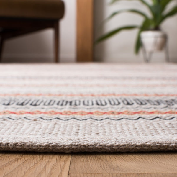 Safavieh Montauk MTK536 Hand Woven Rug