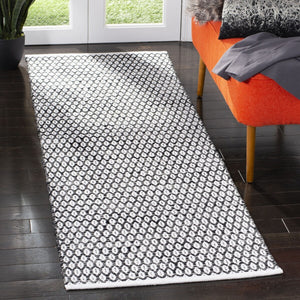 Montauk Hand Woven Cotton Rug - Luxurious Indian Craftsmanship for Elegant Home Decor and Comfort