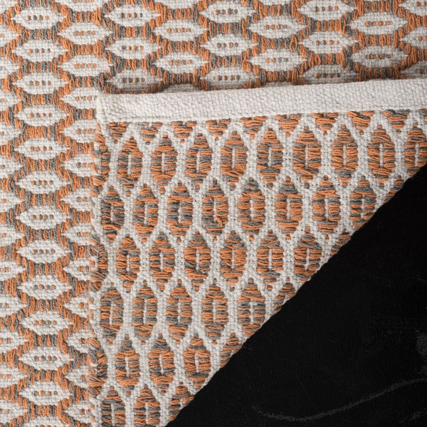 Montauk Hand Woven Cotton Rug - Luxurious Indian Craftsmanship for Elegant Home Decor and Comfort