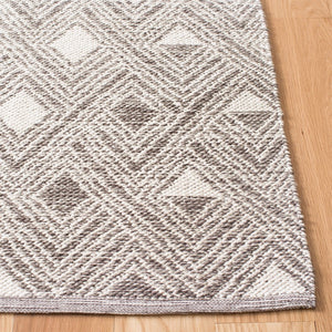 Safavieh Montauk 614 Hand Woven 90% Cotton and 10% Polyester Rug MTK614J-3