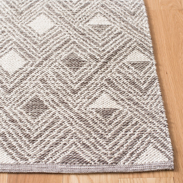 Safavieh Montauk 614 Hand Woven 90% Cotton and 10% Polyester Rug MTK614J-3