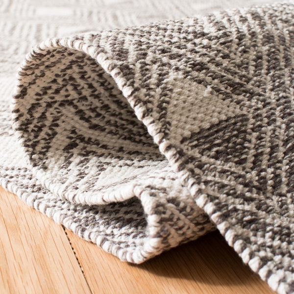 Safavieh Montauk 614 Hand Woven 90% Cotton and 10% Polyester Rug MTK614J-3