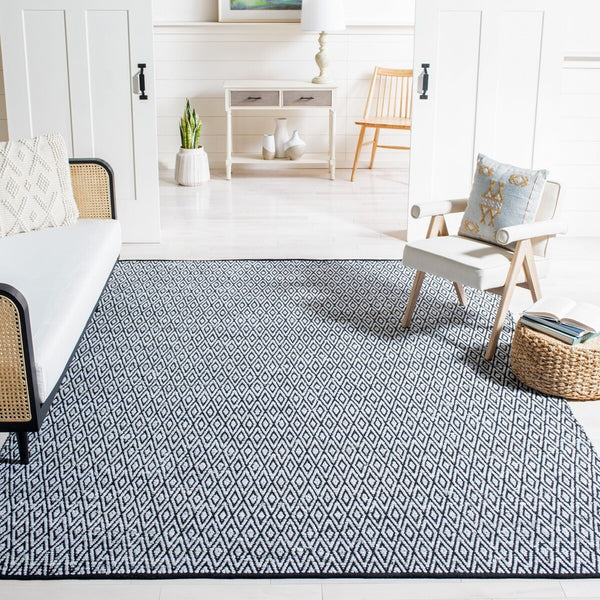 Montauk Hand Woven Polyester and Cotton Pile Rug - Elegant Design for Cozy Home Interiors