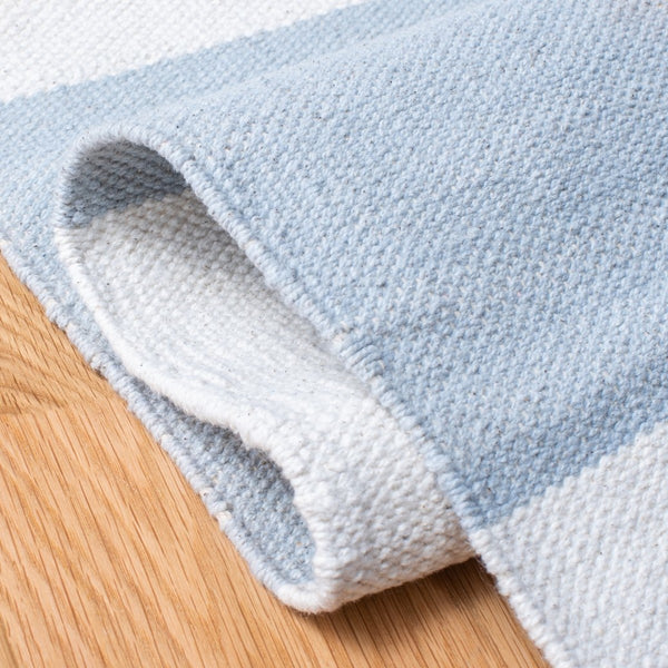 Safavieh Montauk 712 Hand Woven Cotton Rug MTK712K-8SQ