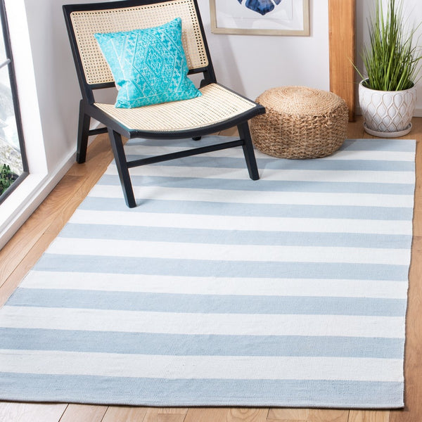 Safavieh Montauk 712 Hand Woven Cotton Rug MTK712K-8SQ
