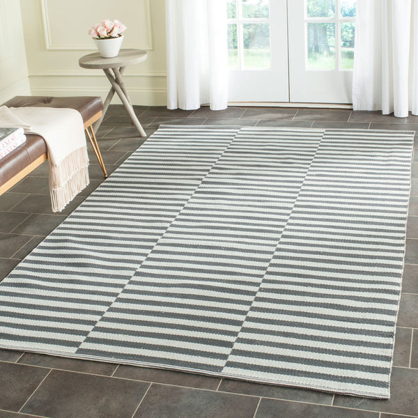 Safavieh Montauk MTK715 Rug