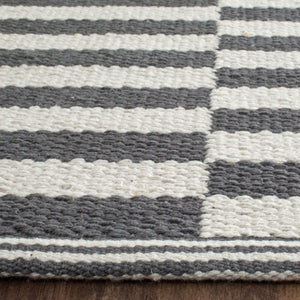 Safavieh Montauk MTK715 Rug
